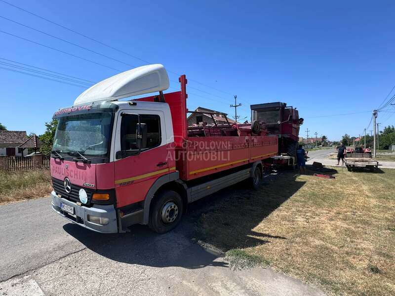 Mercedes Benz za prevoz kombajna