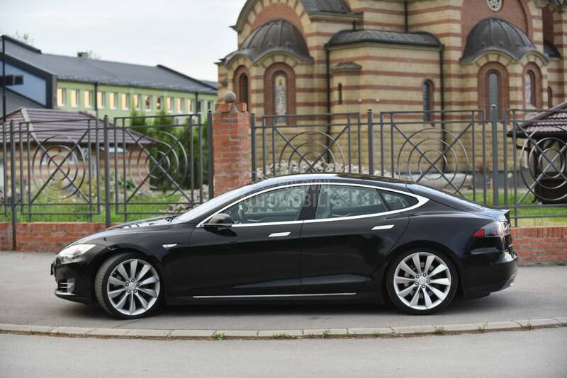 Tesla Model S P85