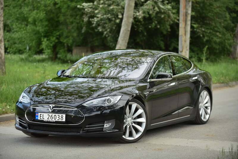 Tesla Model S P85