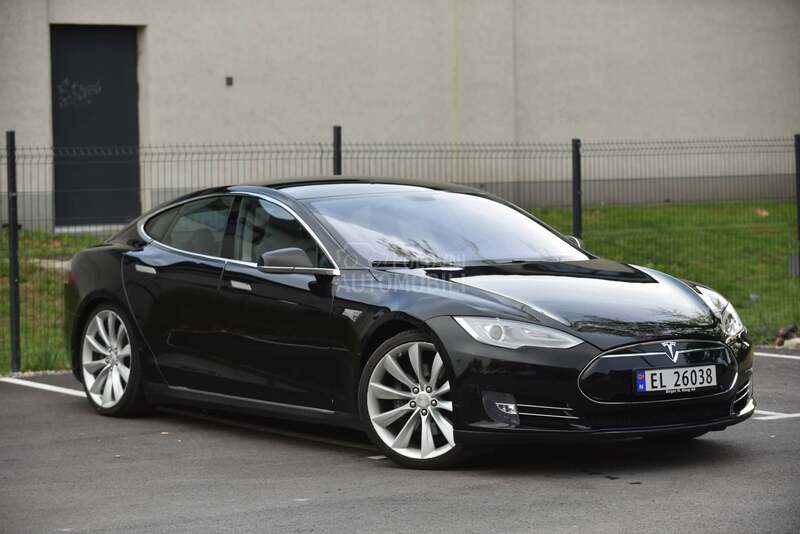 Tesla Model S P85