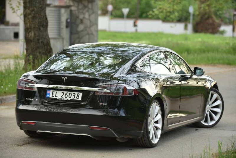 Tesla Model S P85