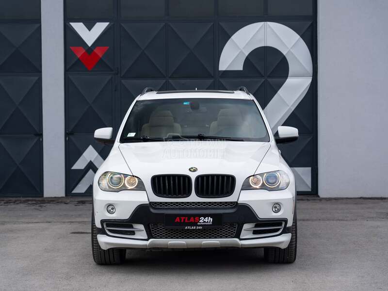 BMW X5 4.8i 7sed Pano