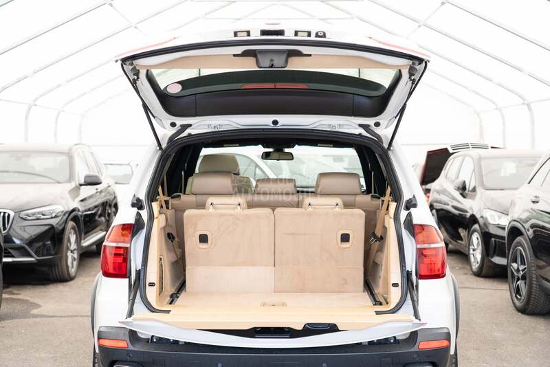 BMW X5 4.8i 7sed Pano