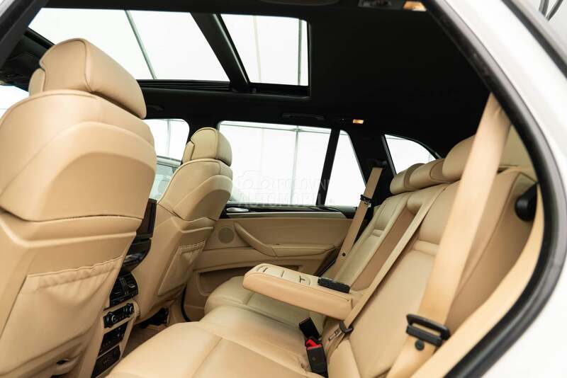 BMW X5 4.8i 7sed Pano