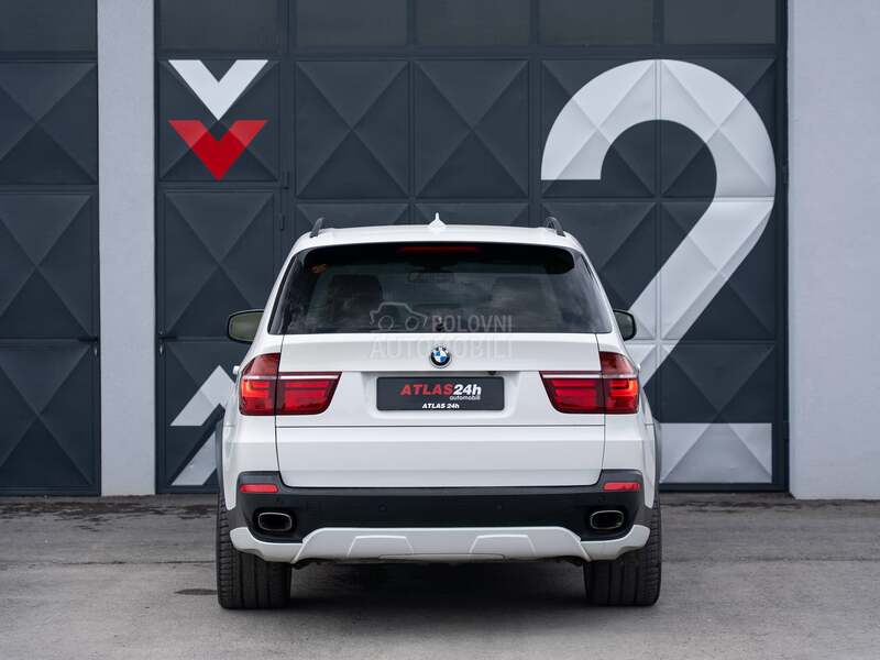 BMW X5 4.8i 7sed Pano