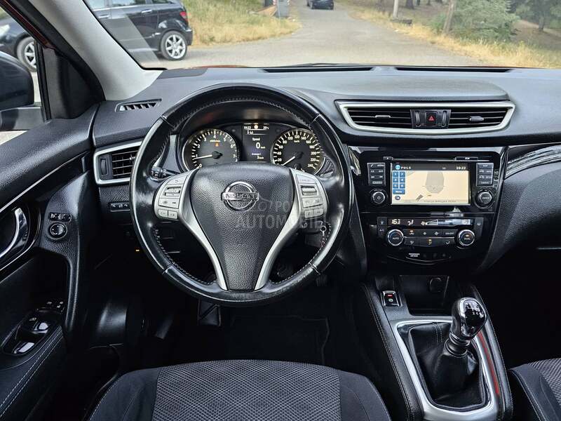 Nissan Qashqai 1.2b/LED/NAVY/N O V