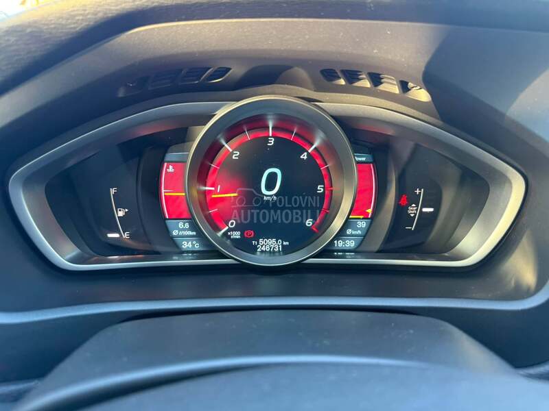 Volvo V40 D2 / T0P / REG.