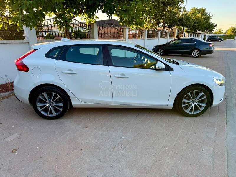 Volvo V40 D2 / T0P / REG.