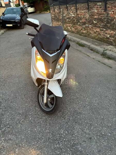 Peugeot satelis