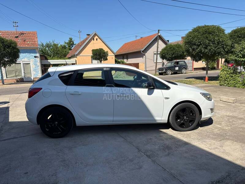 Opel Astra J N o V a