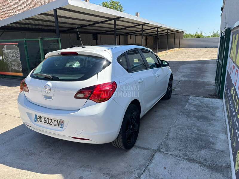 Opel Astra J N o V a