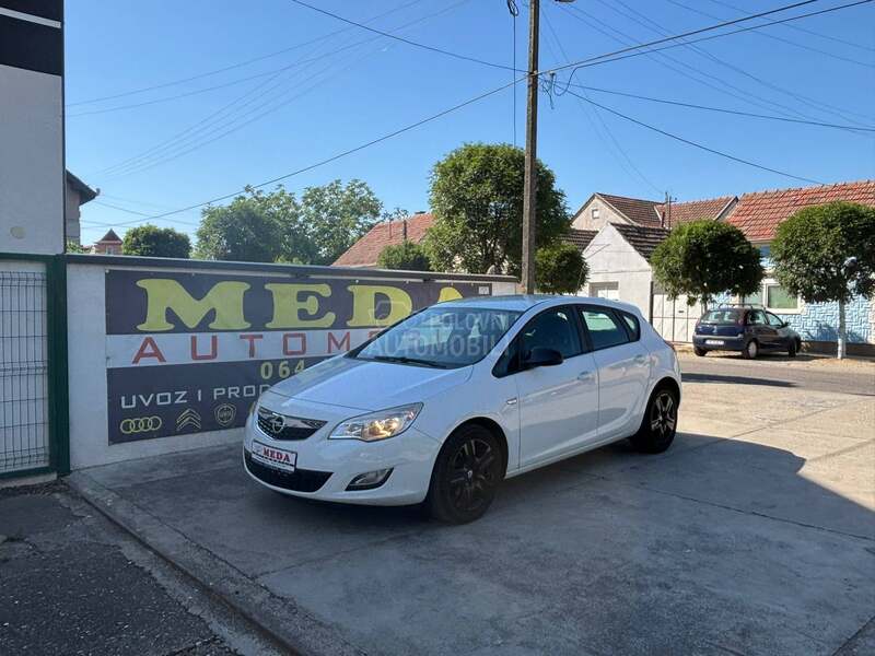 Opel Astra J N o V a