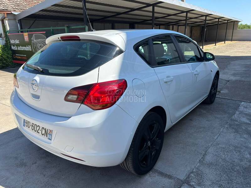Opel Astra J N o V a