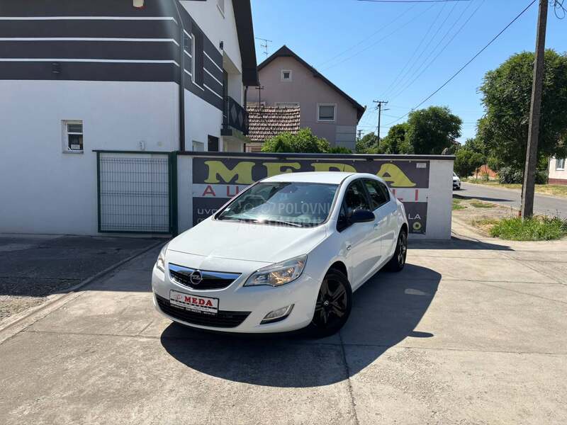 Opel Astra J N o V a