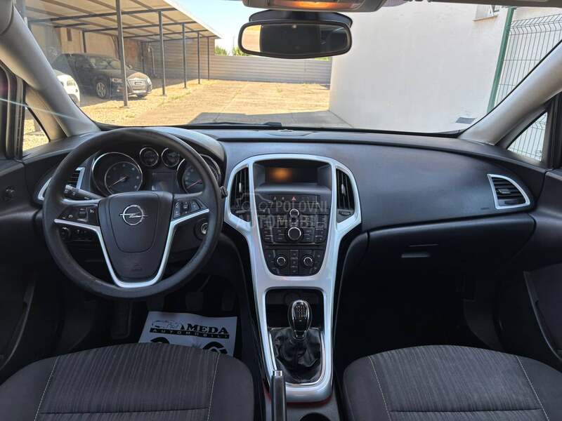 Opel Astra J N o V a