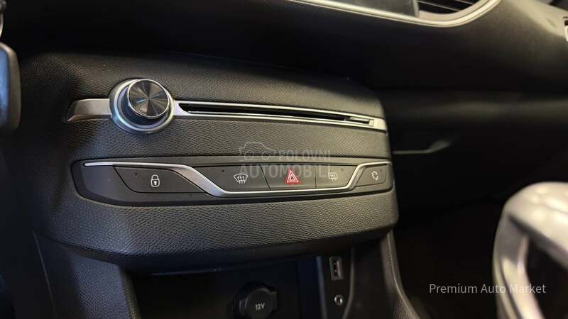 Peugeot 308 //1.6 HDI//PANO/FUL
