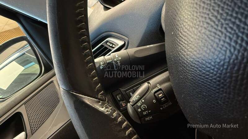 Peugeot 308 //1.6 HDI//PANO/FUL