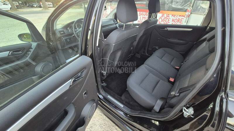 Mercedes Benz B 180 N.A.V.I