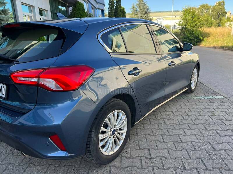 Ford Focus L-e-d/N-a-v-i