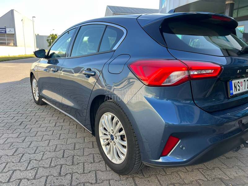 Ford Focus L-e-d/N-a-v-i