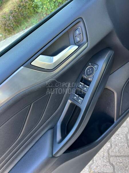 Ford Focus L-e-d/N-a-v-i