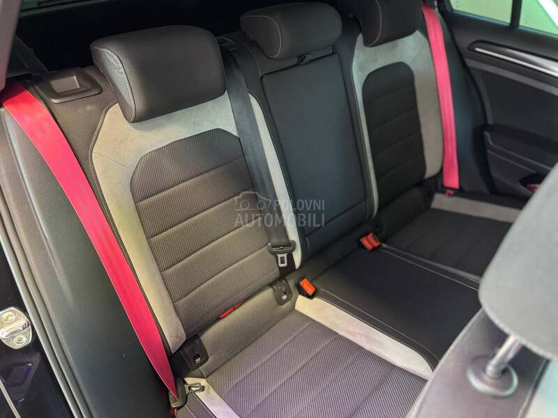 Volkswagen Golf 7 R