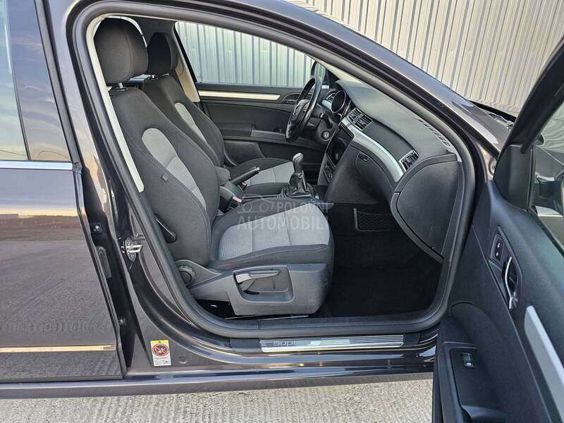 Škoda Superb 1.6 tdi N A V I