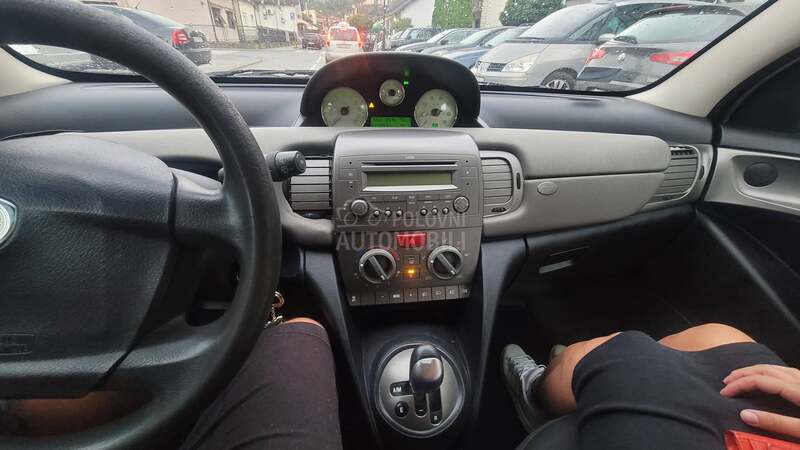Lancia Ypsilon 
