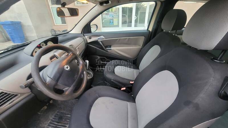 Lancia Ypsilon 