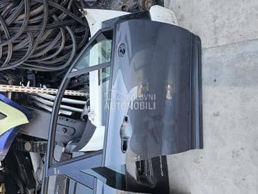 Prednja desna vrata tamno siva za Fiat 500X od 2018. do 2023. god.