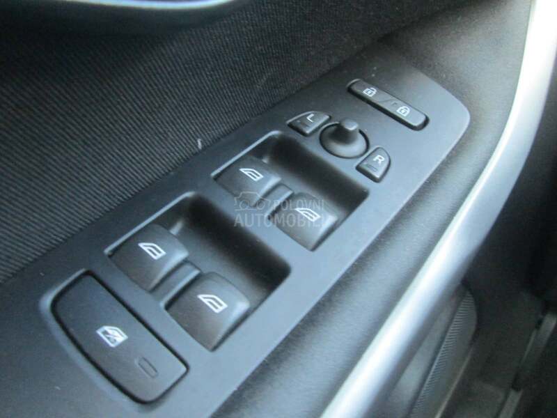 Volvo V40 2.0 b