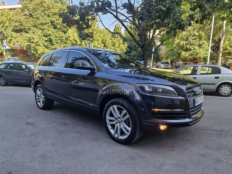 Audi Q7 