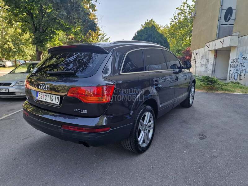 Audi Q7 