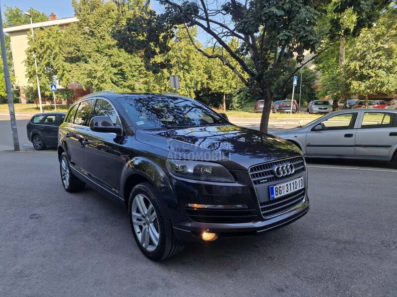 Audi Q7 