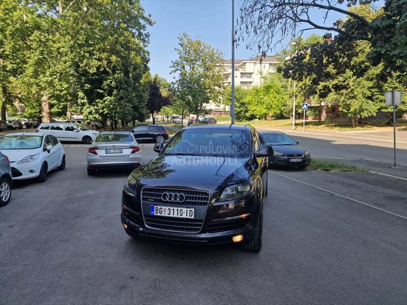 Audi Q7 
