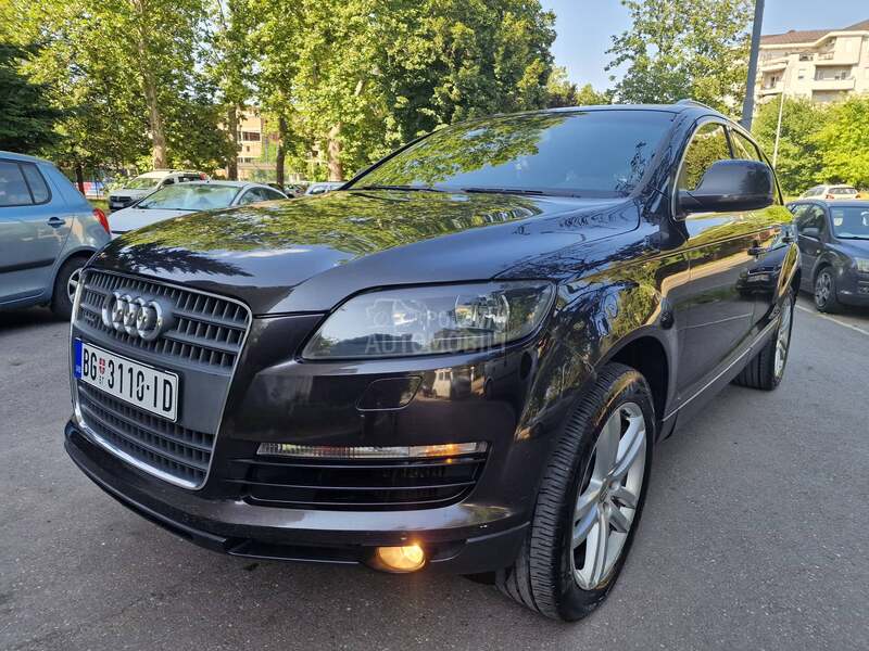 Audi Q7 