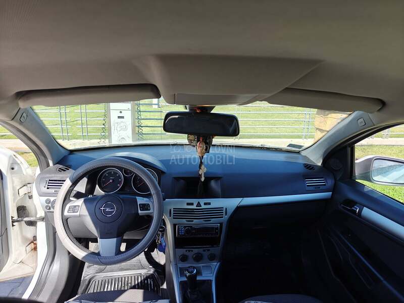Opel Astra H 
