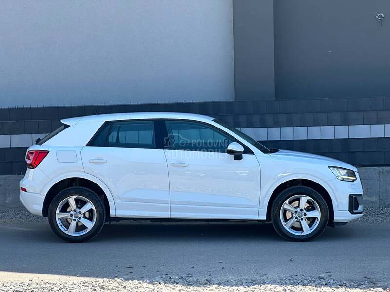 Audi Q2 S tronic/Led/CH