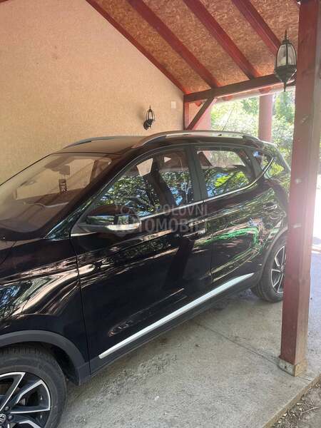 MG ZS 