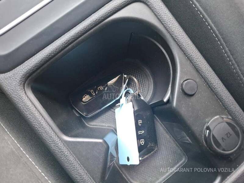 Volkswagen Golf 8 2.0 TDI LIFE DSG