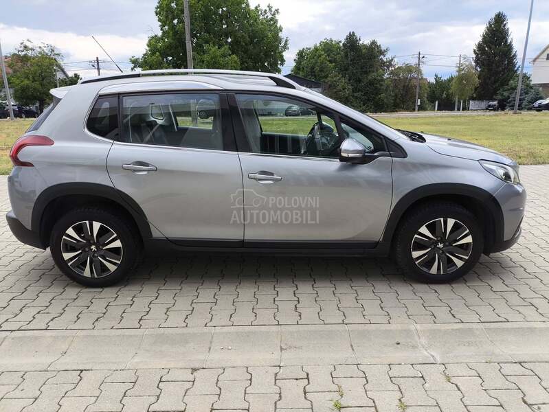 Peugeot 2008 1.2 ALLURE