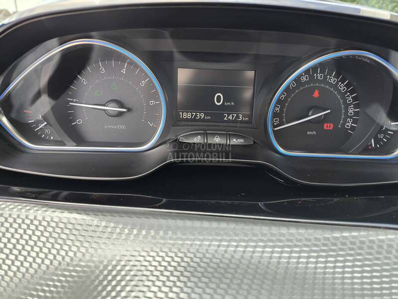 Peugeot 2008 1.2 ALLURE