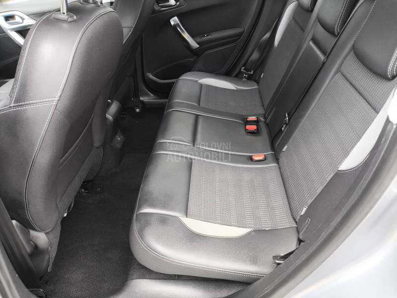 Peugeot 2008 1.2 ALLURE
