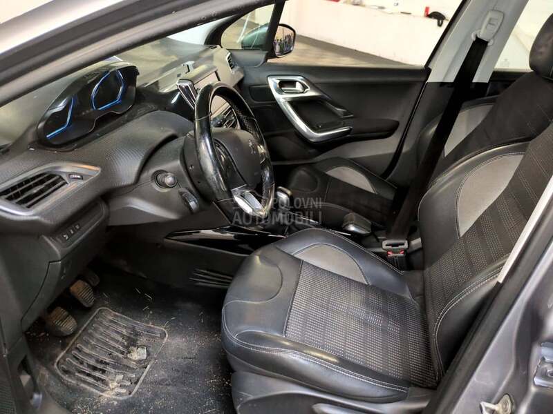Peugeot 2008 1.2 ALLURE