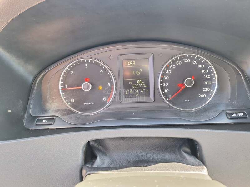 Volkswagen Transporter T5 4 x 4/6 brz