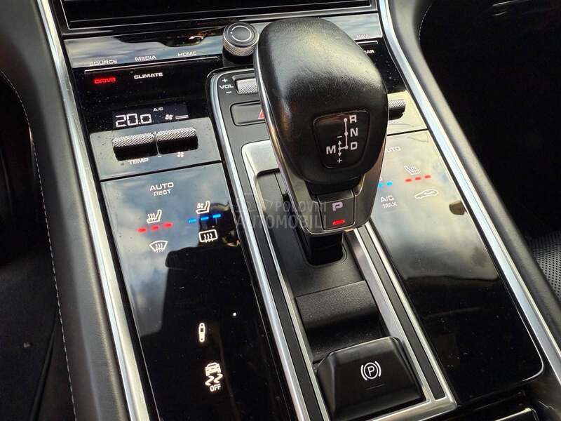 Porsche Panamera 4S/AKRAPOVIC/MATRIX
