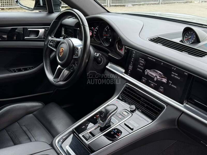 Porsche Panamera 4S/AKRAPOVIC/MATRIX
