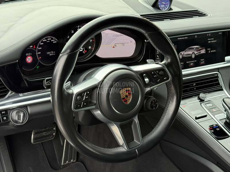 Porsche Panamera 4S/AKRAPOVIC/MATRIX