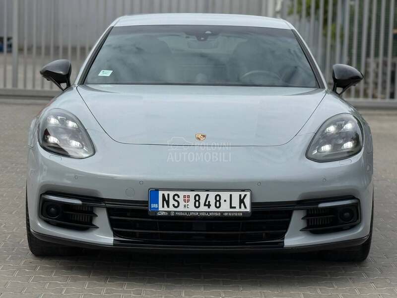 Porsche Panamera 4S/AKRAPOVIC/MATRIX