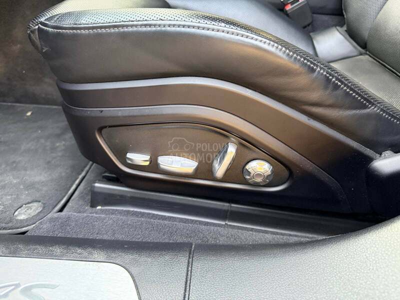 Porsche Panamera 4S/AKRAPOVIC/MATRIX